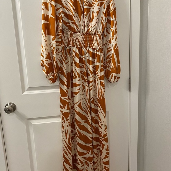 NWT Fashion Nova Vacay Desires Satin Jumpsuit Rust/ floral size small - Picture 2 of 5